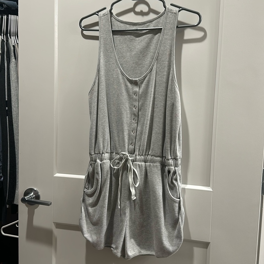 Cute grey romper 💕🫶🏼